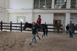 Engellilere atlı rehabilitasyon