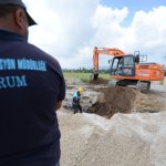 Belediye Buharaevler 53. Sokak'ta kanalizasyon döşüyor