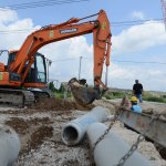 Belediye Buharaevler 53. Sokak'ta kanalizasyon döşüyor