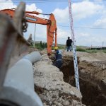 Belediye Buharaevler 53. Sokak'ta kanalizasyon döşüyor