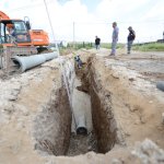 Belediye Buharaevler 53. Sokak'ta kanalizasyon döşüyor