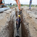 Belediye Buharaevler 53. Sokak'ta kanalizasyon döşüyor