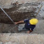 Belediye Buharaevler 53. Sokak'ta kanalizasyon döşüyor