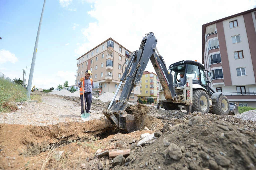 Selçuk Caddesi'ne 250 metre kanalizasyon