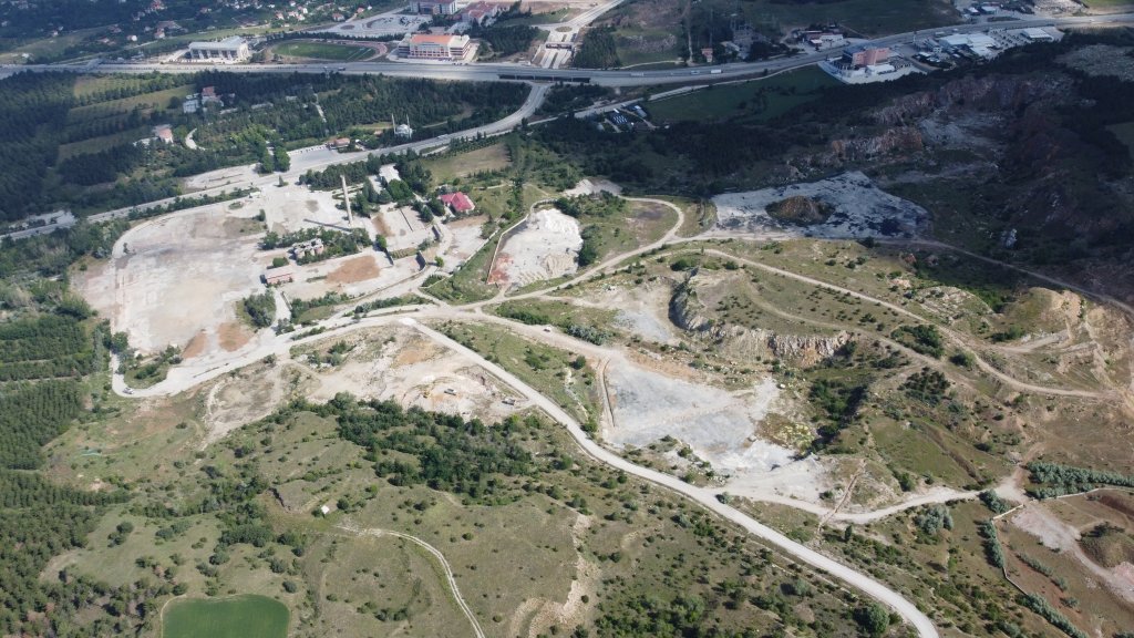 Aşgın, Çimento Fabrikası Arazisi'nde incelemede bulundu