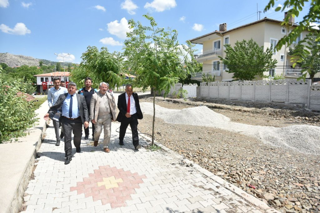 Belediyemiz ilçelere asfalt desteğinisürdürüyor