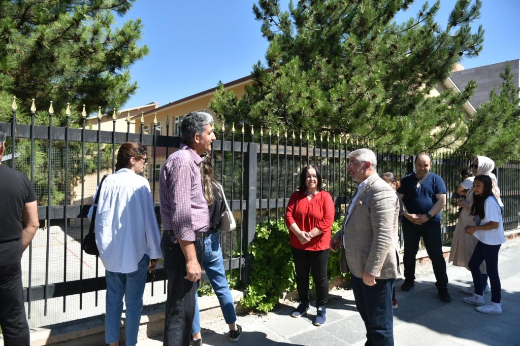 Belediyeden sınava giren öğrencilere ve velilerine jest