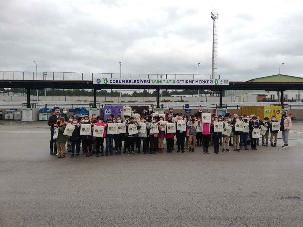 Öğrenciler, 1.sınıf atık getirme merkezini gezdi