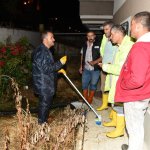 Belediye ekipleri tam kadro yağışla mücadele etti