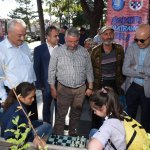 Sokakta satranç var