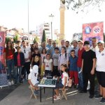 Sokakta satranç var