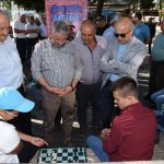 Sokakta satranç var