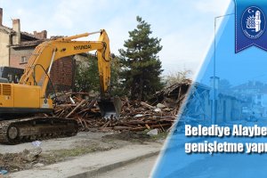 Belediye Alaybey Sokak’ta genişletme yapıyor