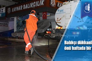 Balıkçı dükkanlarının önü haftada bir yıkanıyor