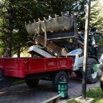 Banklar kaldırıldı, kameriyelerin etrafına şerit çekildi