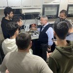 Başkan Aşgın, öğrencilere menemen yaptı