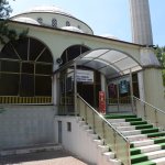 Belediyemiz, bayram öncesi tüm camileri gül suyu ile temizliyor