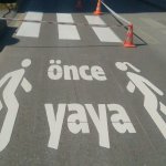 Belediye’den figürlü “Önce Yaya” çalışması