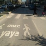 Belediye’den figürlü “Önce Yaya” çalışması