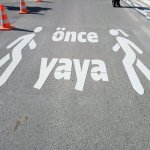 Belediye’den figürlü “Önce Yaya” çalışması