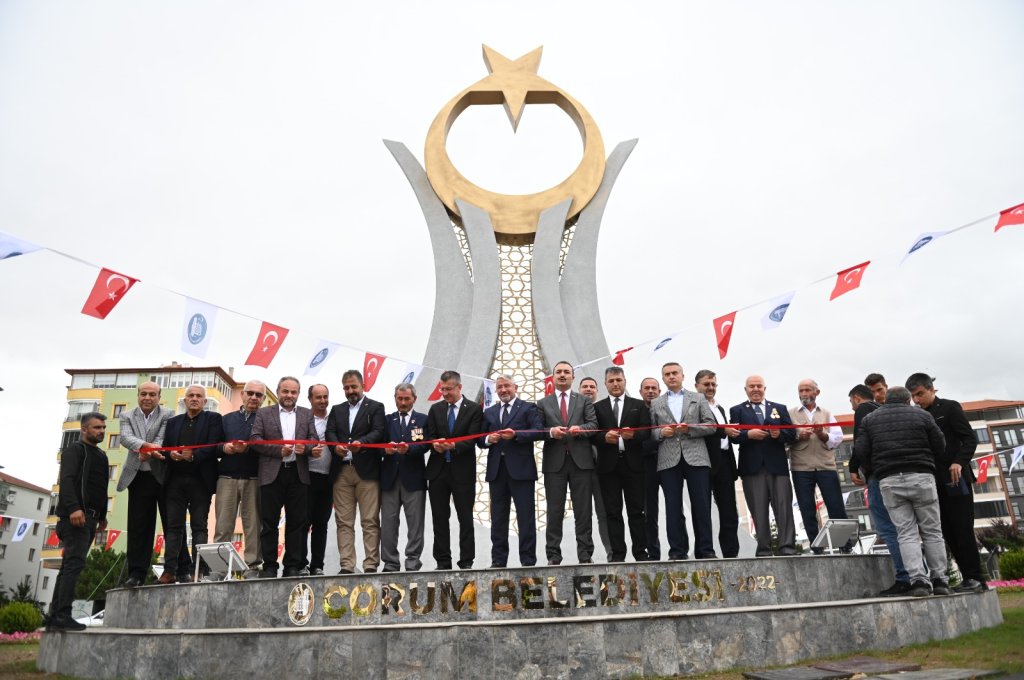 Binevler Kavşağındaki Ay-Yıldız anıtı törenle açıldı