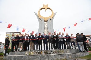 Binevler Kavşağındaki Ay-Yıldız anıtı törenle açıldı