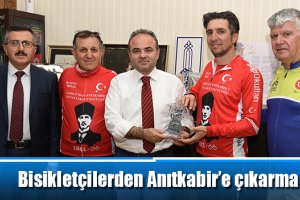 Bisikletçilerden Anıtkabir’e çıkarma