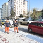 Buz çözücü ekip görev başında