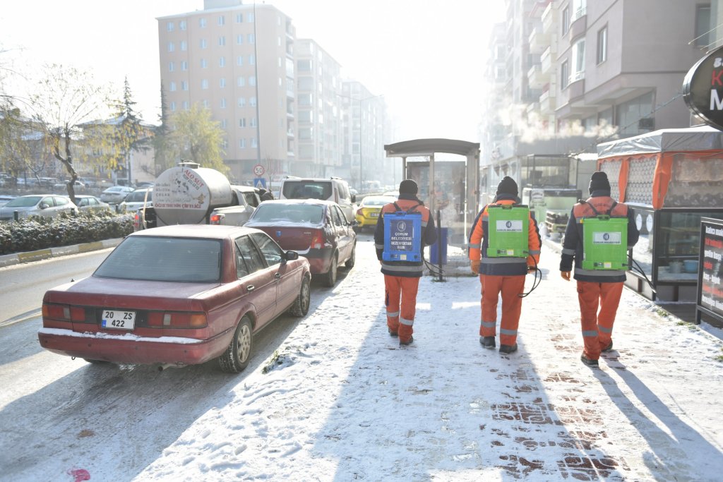 Buz çözücü ekip görev başında