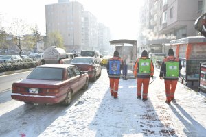 Buz çözücü ekip görev başında
