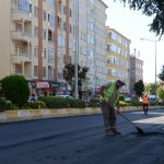Bozuk ve yıpranan yolların yenilenmesine devam ediliyor