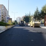 Bozuk ve yıpranan yolların yenilenmesine devam ediliyor