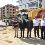 Belediye, şehrin her sokağına her caddesine hizmet götürmeye devam ediyor