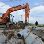 Belediye Buharaevler 53. Sokak'ta kanalizasyon döşüyor