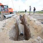 Belediye Buharaevler 53. Sokak'ta kanalizasyon döşüyor