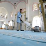 Camilerde bayram temizliği