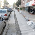 Belediye kaldırımlarda onarım çalışması yapıyor