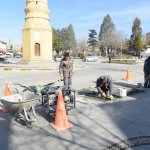 Belediye kaldırımlarda onarım çalışması yapıyor