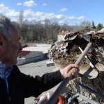 Belediyemiz araç gönderdi, leyleğin yuvasını tamir etti