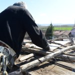 Belediyemiz araç gönderdi, leyleğin yuvasını tamir etti