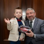 Makam çocuklara emanet