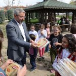 Başkan Aşgın çocuklarla bayramı kutladı