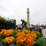 Belediyemiz, 50 bin rengarenk çiçeği toprakla buluşturuyor