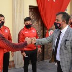 Şampiyon güreşçiler Kumluca yolunda