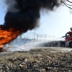 Öğrencilere uygulamalı yangın tatbikatı