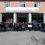 Öğrencilere uygulamalı yangın tatbikatı