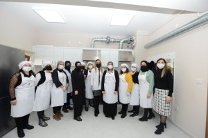 Feyza Aşgın’dan mutfak atölyesine sürpriz ziyaret