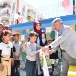 Başkan Aşgın, mülteci çocuklara sürpriz yaptı