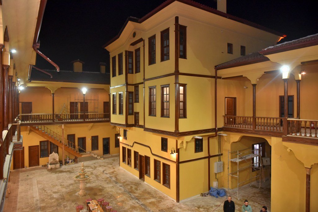 Belediyemiz Tarihi Hanı Ayağa Kaldırdı