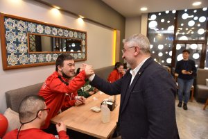 Gönüllerince eğlendiler